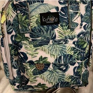 NWOT Leaf Print Women's  convertible backpack /shoulder bag and phone wristlet